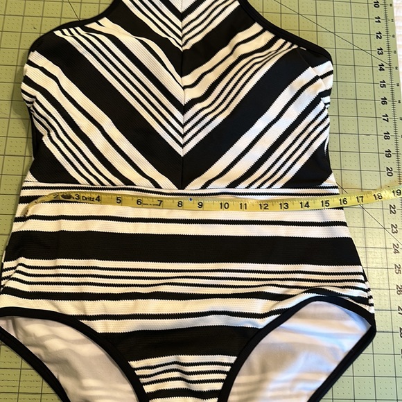 Swimsuit - Picture 2 of 6